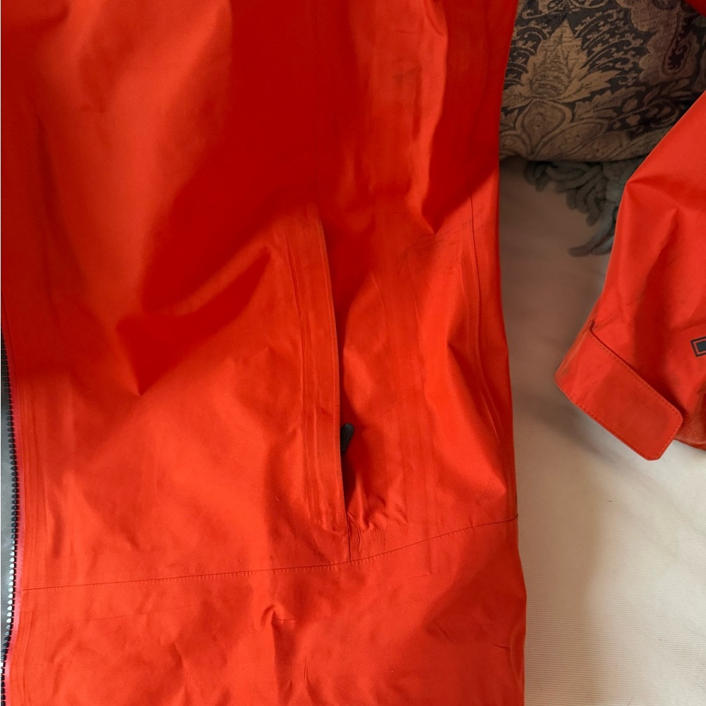L.L. Bean Men's Vibrant Orange Raincoat - Picture 6 of 9